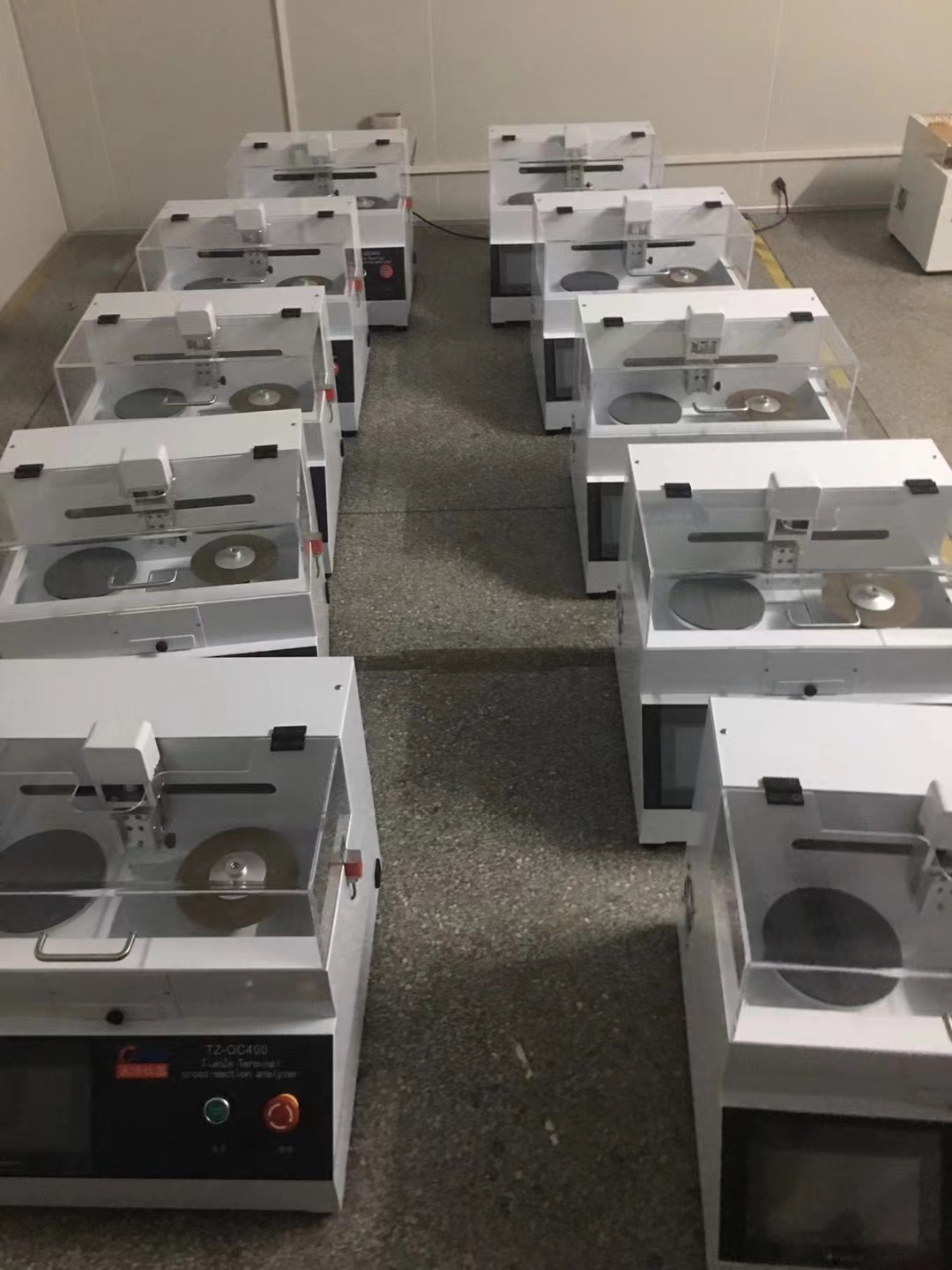 天泽精密仪器生产车间